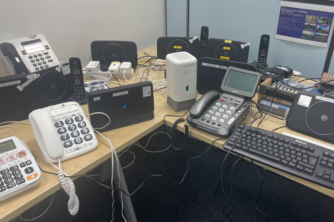 Device testing for a smooth Digital Voice switchover